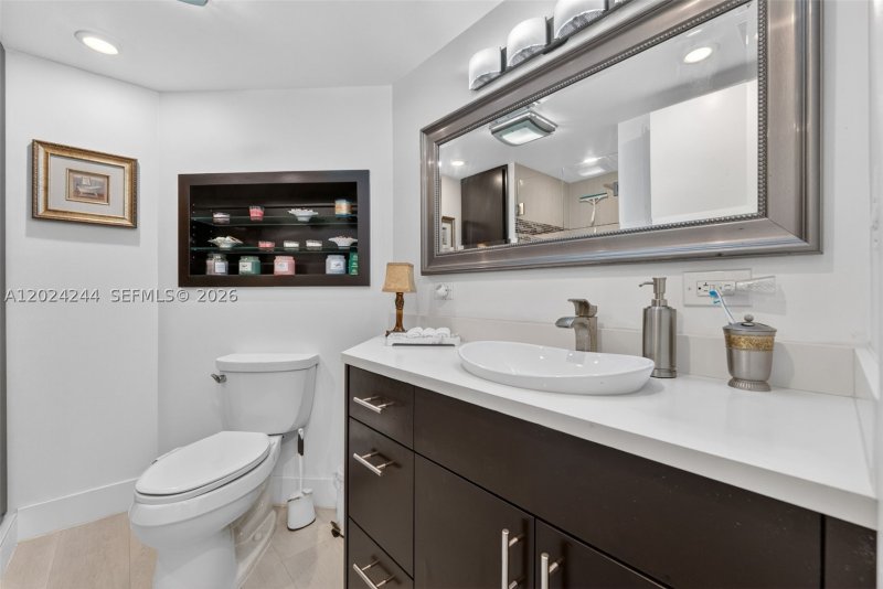 Condo for sale at Anchor Bay Club 710
