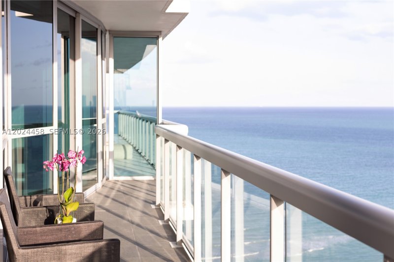 Apartment for rent at Setai 3206