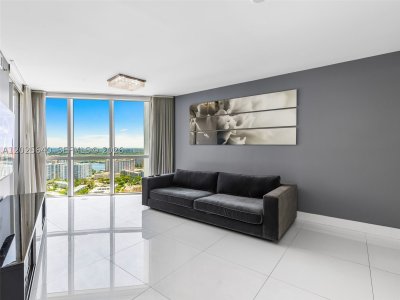 Alquiler de apartamento en Trump Royale 5303