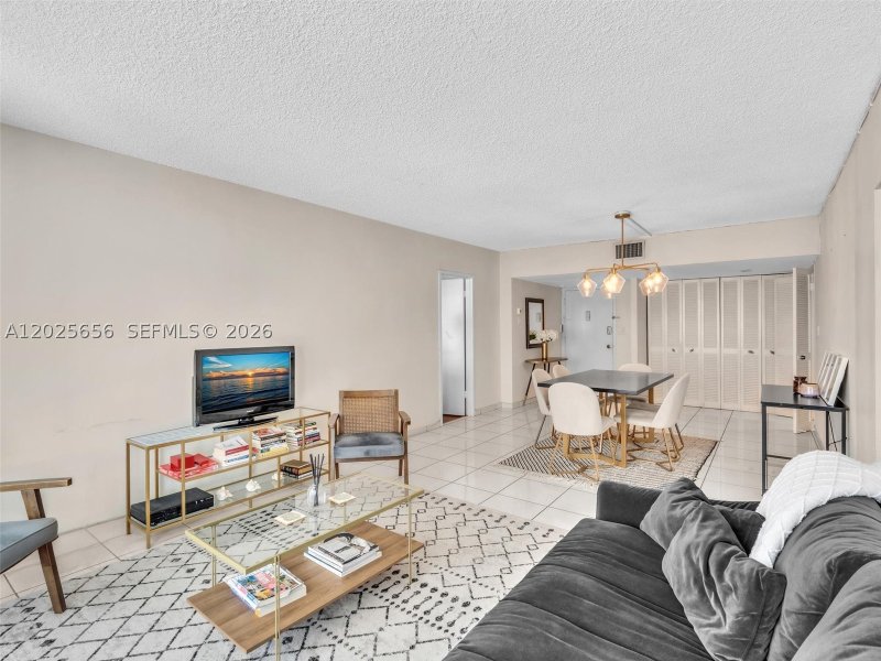 Comprar apartamento en Carriage House Miami Beach 107