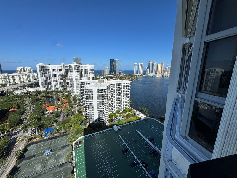 Condo for sale at Mystic Pointe 500 2709