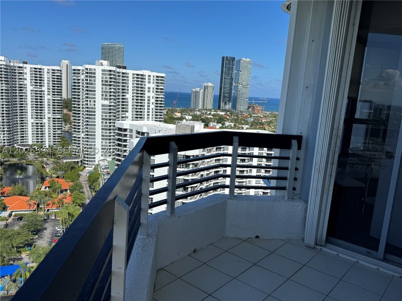Condo for sale at Mystic Pointe 500 2709