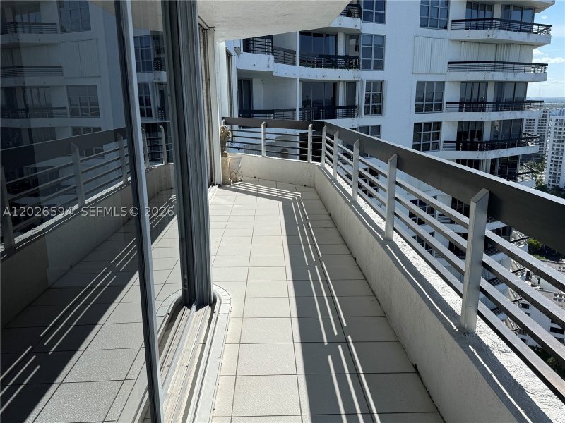 Condo for sale at Mystic Pointe 500 2709