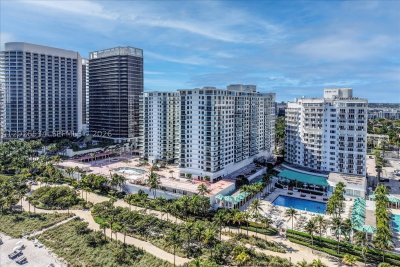 Comprar apartamento no Balmoral Condo 6P