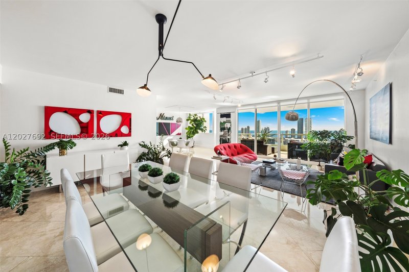 Condo for sale at Peninsula I 3107