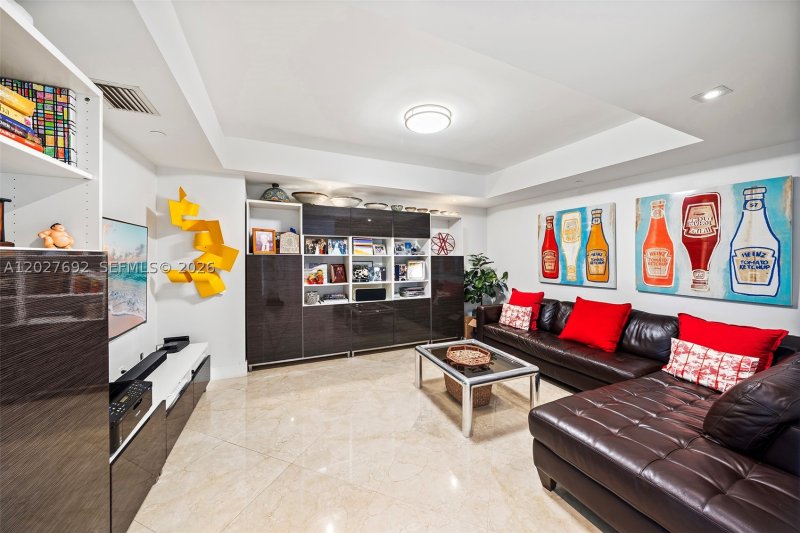 Condo for sale at Peninsula I 3107