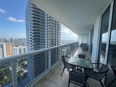 Aluguel de apartamento no Beach Club Two 3003