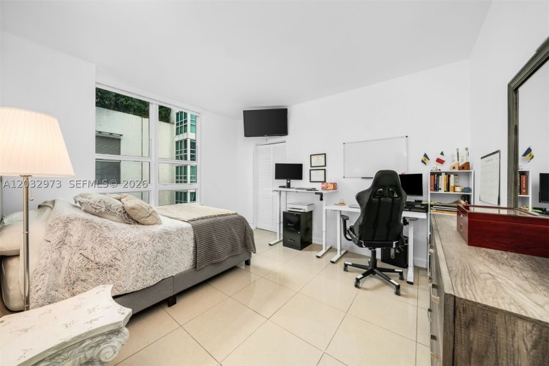 Condo for sale at The Plaza Tower I 803