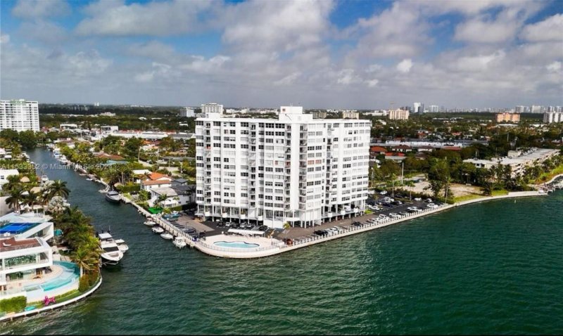Apartment for rent at Majorca Towers 302