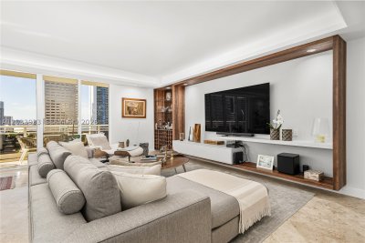 Carbonell Apt #2206