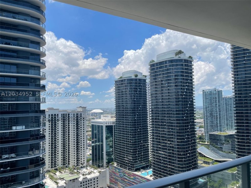 Apartment for rent at 1010 Brickell 3810