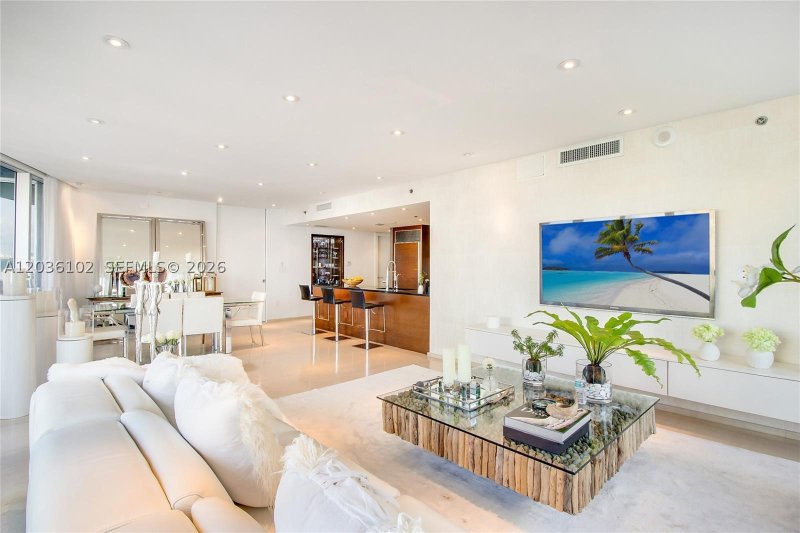 Condo for sale at Icon Brickell Tower I 1101