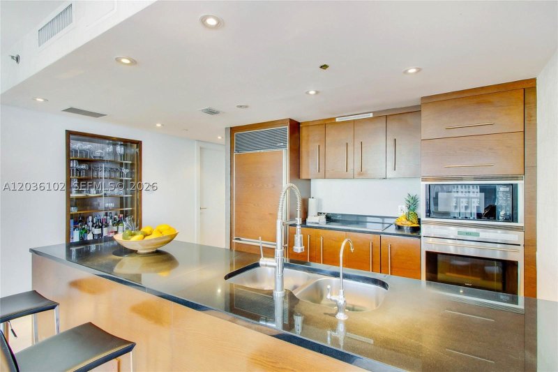 Condo for sale at Icon Brickell Tower I 1101