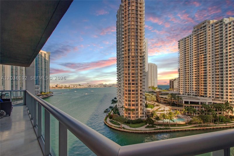 Condo for sale at Icon Brickell Tower I 1101