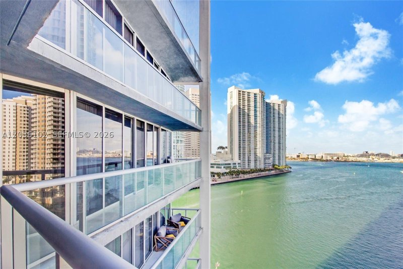 Condo for sale at Icon Brickell Tower I 1101