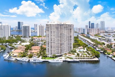 Comprar apartamento no 1000 Williams Island 911