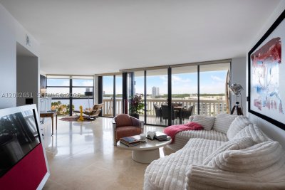 Comprar apartamento no 1000 Williams Island 911