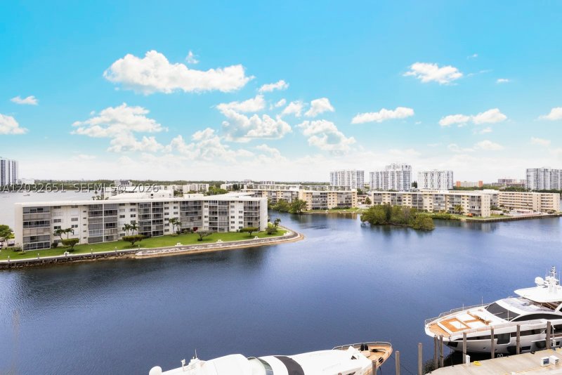 Comprar apartamento en 1000 Williams Island 911