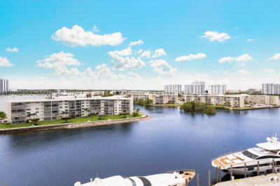 Comprar apartamento no 1000 Williams Island 911