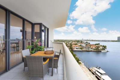 Comprar apartamento no 1000 Williams Island 911