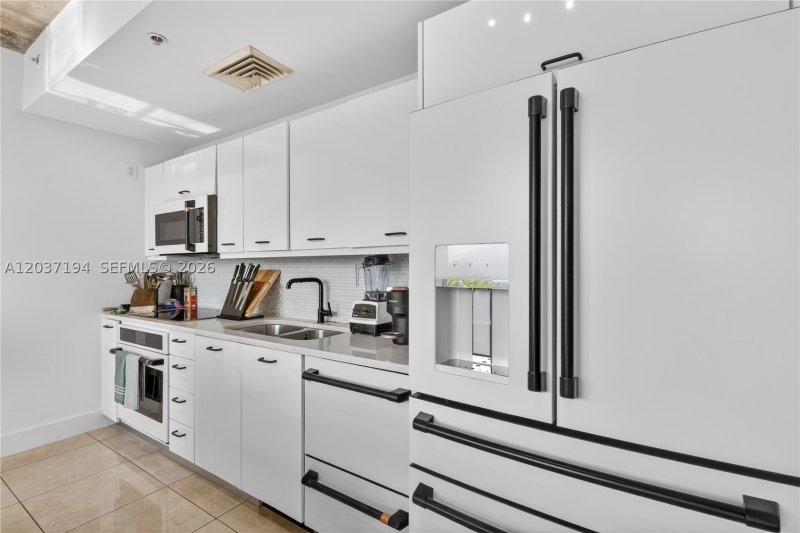 Condo for sale at Midtown Miami 2 PM03