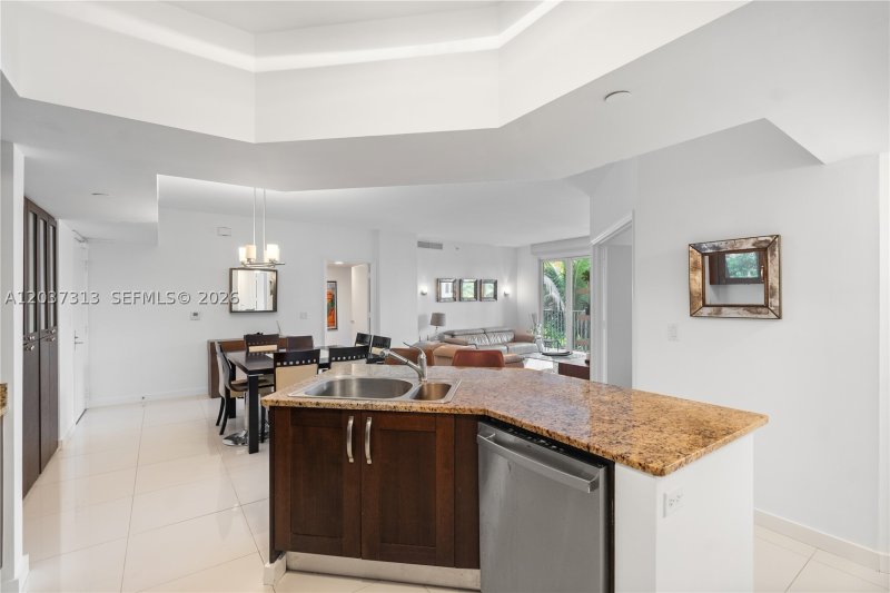 Comprar apartamento no Turnberry Village 306
