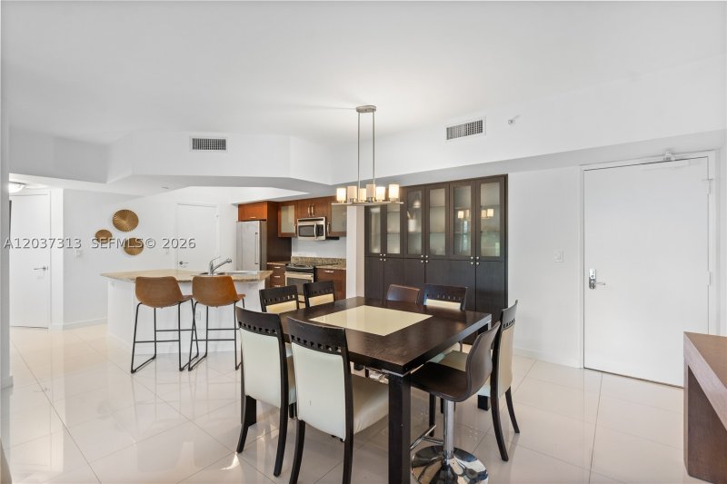 Comprar apartamento no Turnberry Village 306