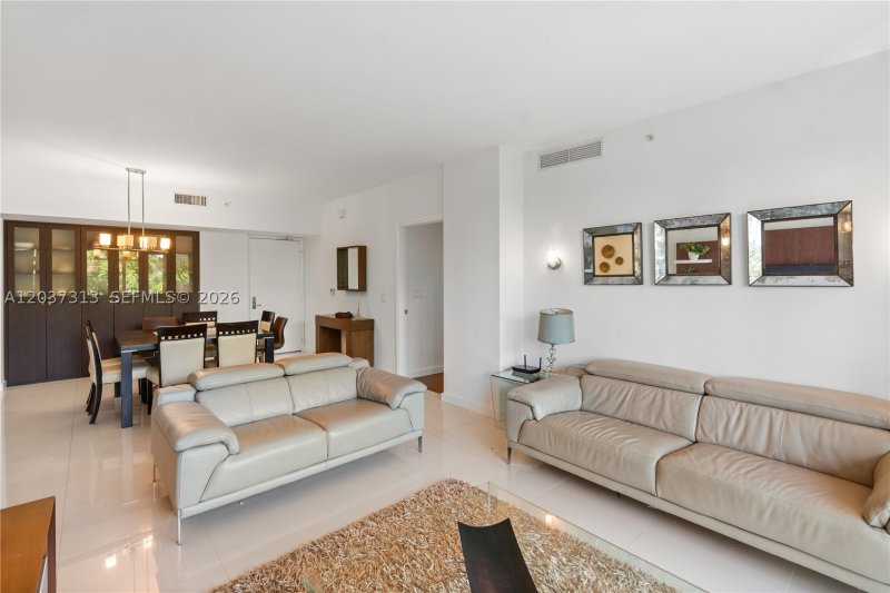 Comprar apartamento no Turnberry Village 306