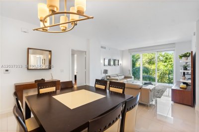 Comprar apartamento no Turnberry Village 306