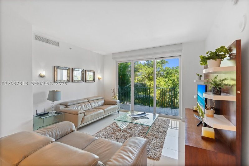 Comprar apartamento no Turnberry Village 306
