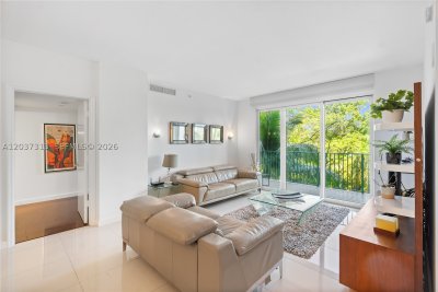 Comprar apartamento no Turnberry Village 306