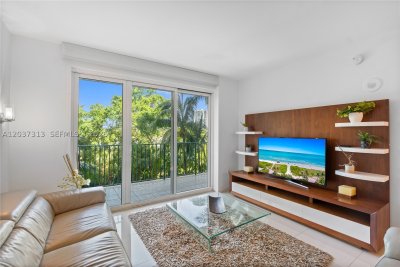 Comprar apartamento no Turnberry Village 306