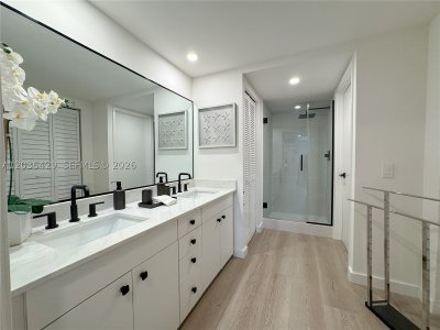 Comprar apartamento en Key Colony IV Botanica 170