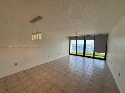 Aluguel de apartamento no The Venetia 33H