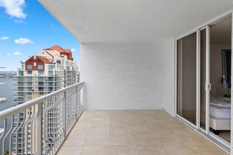Comprar apartamento no The Club At Brickell Bay 3714