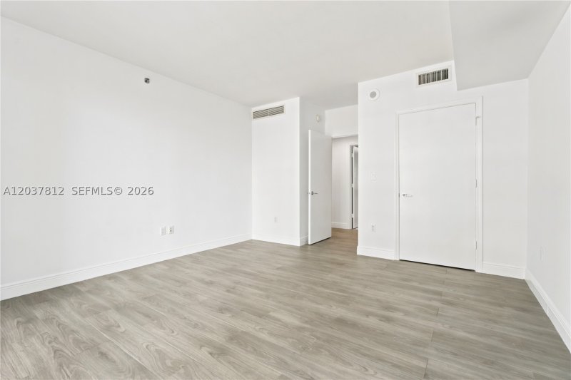 Comprar apartamento en 500 Brickell East Tower 1906
