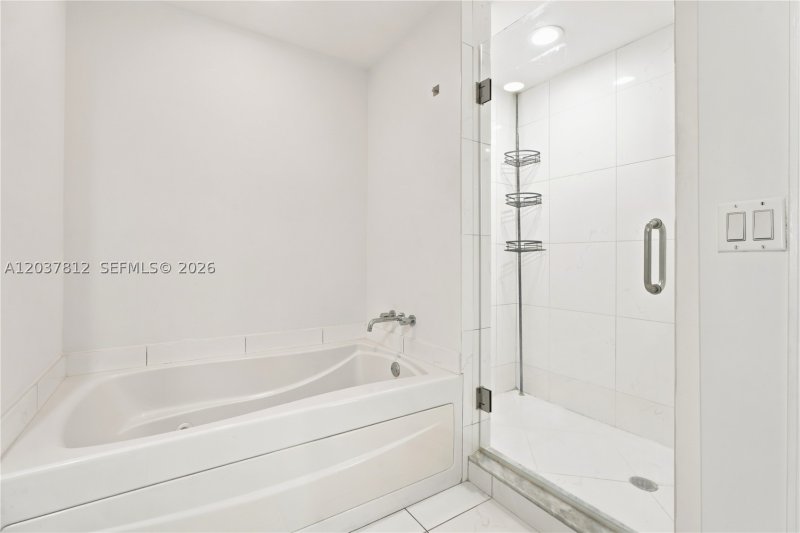 Comprar apartamento en 500 Brickell East Tower 1906