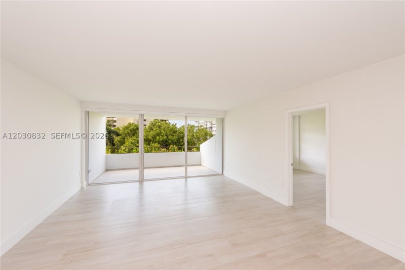 Condo for sale at Commodore Club West 403