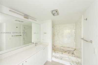 Comprar apartamento en Commodore Club West 403
