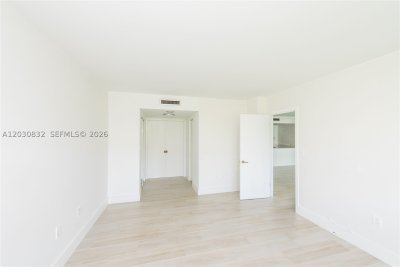 Comprar apartamento en Commodore Club West 403