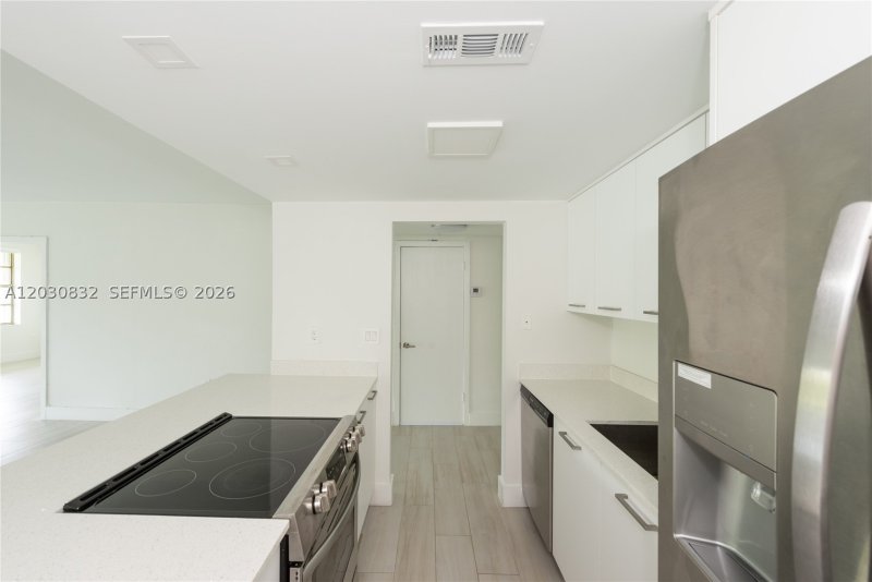 Condo for sale at Commodore Club West 403