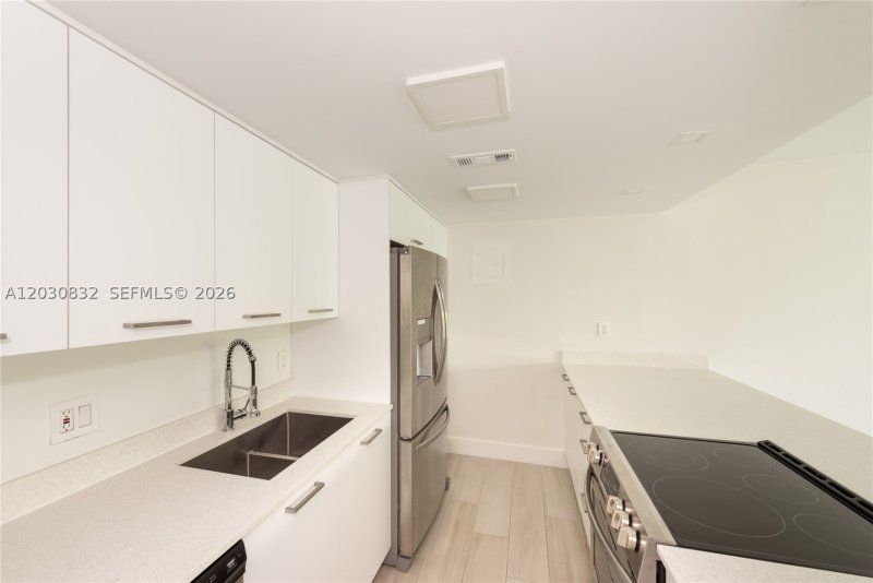 Condo for sale at Commodore Club West 403