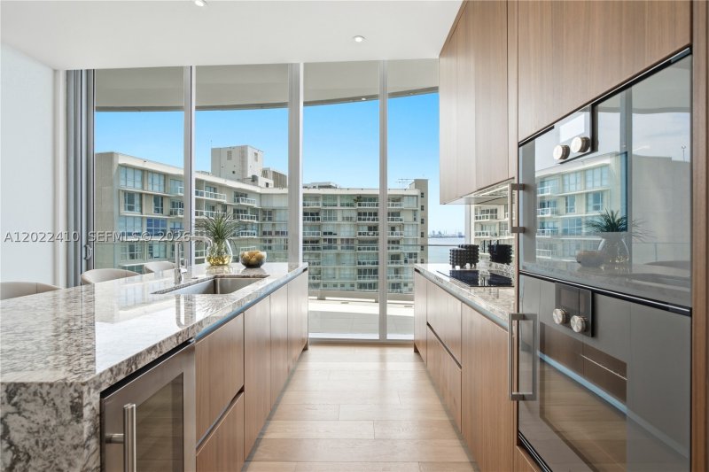 Comprar apartamento no Una Residences at Brickell 1604