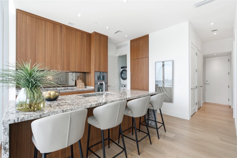 Comprar apartamento no Una Residences at Brickell 1604