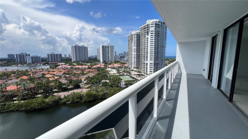 Condo for sale at Waterview 1639
