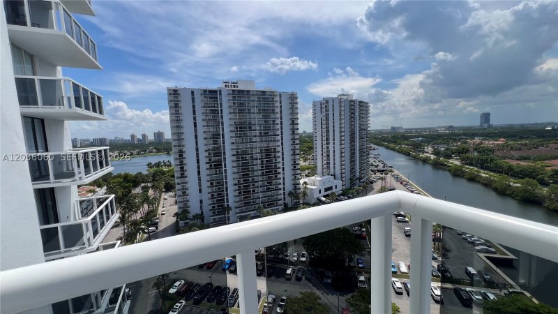 Condo for sale at Waterview 1639