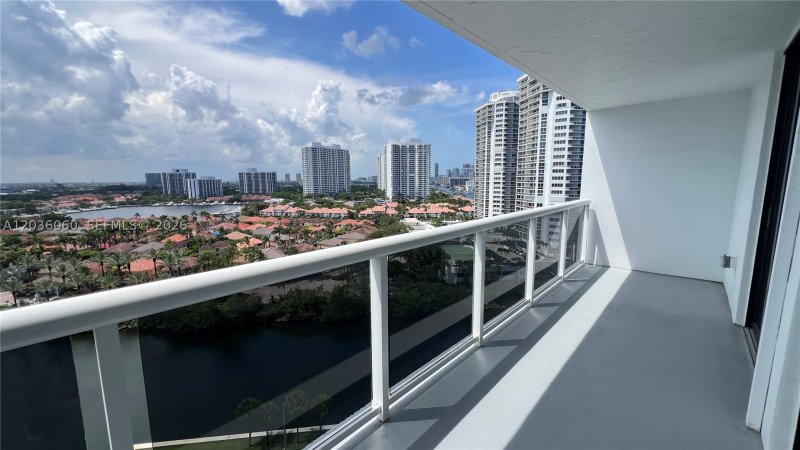 Condo for sale at Waterview 1639