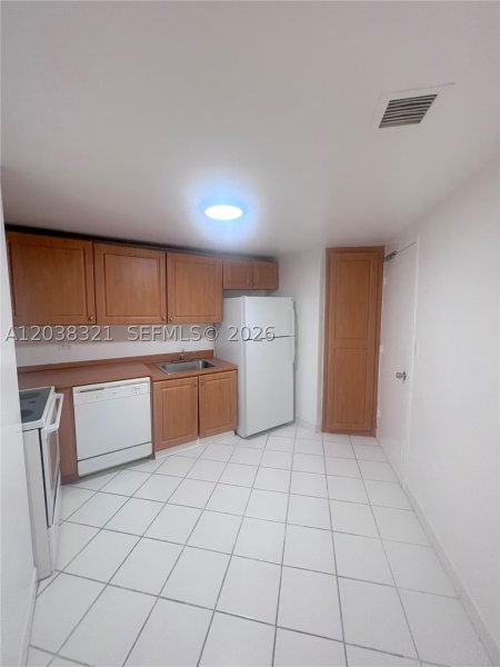 Apartment for rent at Four Ambassadors 364