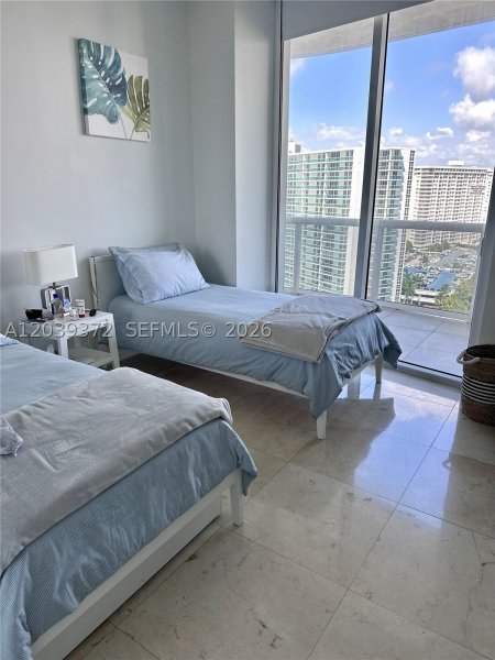 Comprar apartamento no Trump Tower Three 1505