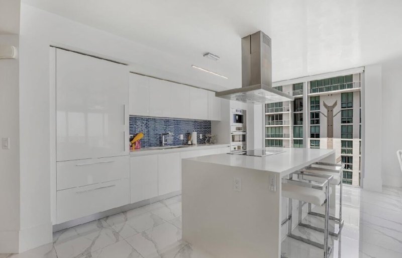 Comprar apartamento en Parque Towers at St. Tropez 5-2308